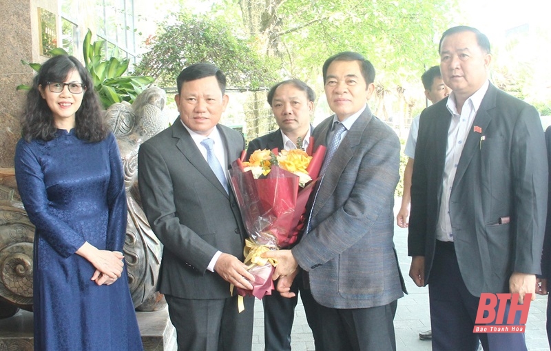 Lãnh đạo tỉnh Thanh Hóa đón Đoàn đại biểu cấp cao tỉnh Hủa Phăn