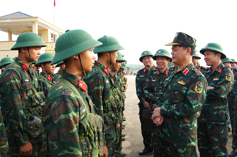 Phó Tư lệnh Quân khu 4 kiểm tra thực hành “3 tiếng nổ” tại Trung đoàn 762
