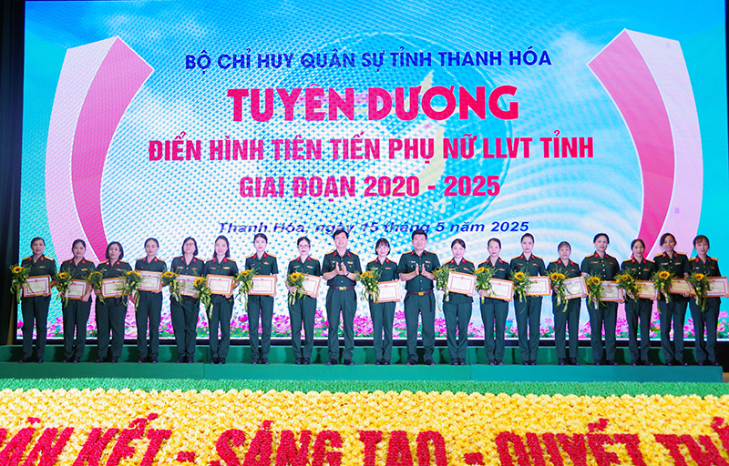 Tuyên dương điển hình tiên tiến phụ nữ lực lượng vũ trang m88 cá cược thể thao trực tuyến giai đoạn 2020-2025