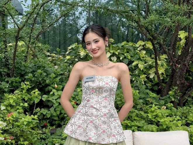Ý Nhi thể hiện dấu ấn bản sắc Việt Nam qua thời trang tại Miss World