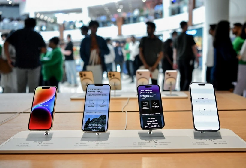 Apple đối mặt áp lực về việc chuyển sản xuất iPhone về Mỹ