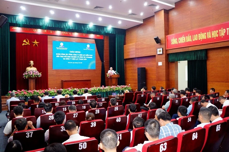 Kết nối hai miền, tăng cường chia sẻ kinh nghiệm trong công tác kiểm tra giám sát mua bán điện