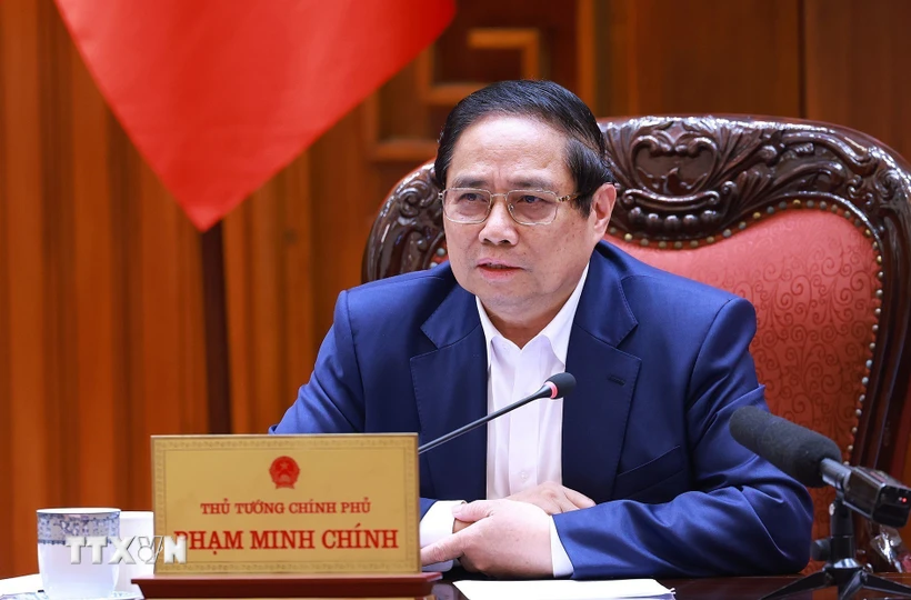 Xây dựng các nghị định phân cấp, phân quyền mạnh cho chính quyền địa phương