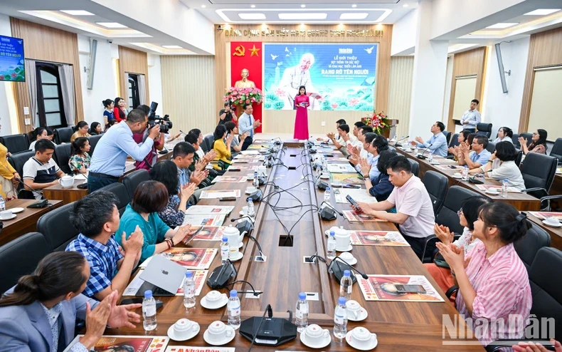 m88 cá cược thể thao trực tuyến khai mạc triển lãm và ra mắt ấn phẩm đặc biệt kỷ niệm 135 năm Ngày sinh Chủ tịch Hồ Chí Minh