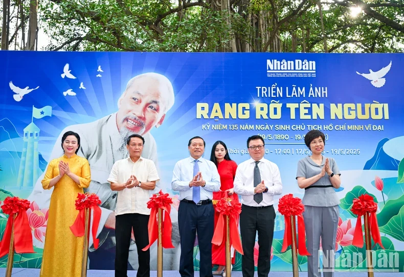m88 cá cược thể thao trực tuyến khai mạc triển lãm và ra mắt ấn phẩm đặc biệt kỷ niệm 135 năm Ngày sinh Chủ tịch Hồ Chí Minh