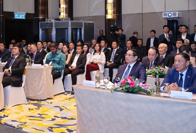 Thủ tướng kêu gọi doanh nghiệp phát huy sứ mệnh kết nối trong ASEAN và giữa Việt Nam - Malaysia
