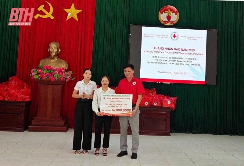 Trao quà cho ngư dân và học sinh có hoàn cảnh khó khăn tại thị xã Nghi nhà cái m88