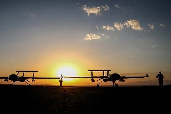 Iran ra mắt 3 mẫu UAV nội địa có khả năng cất và hạ cánh thẳng đứng