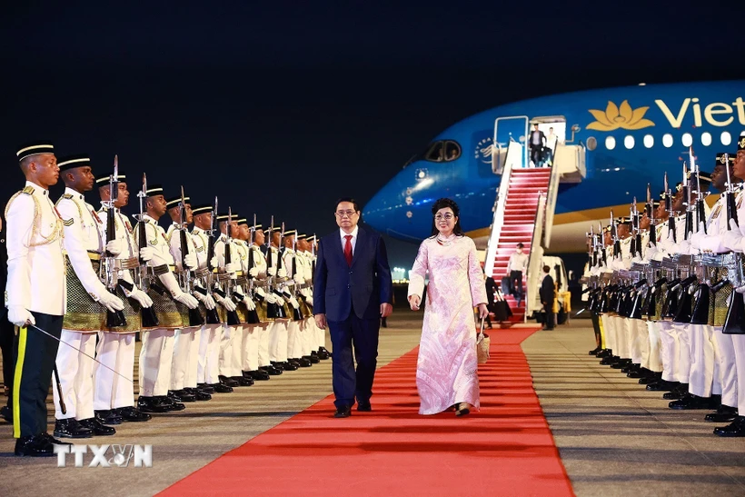 Thủ tướng tới Kuala Lumpur, bắt đầu thăm Malaysia và dự các Hội nghị cấp cao