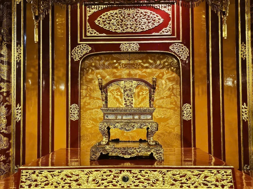 Trưng cầu giám định tâm thần đối tượng ngồi lên ngai vàng ở Điện Thái Hòa