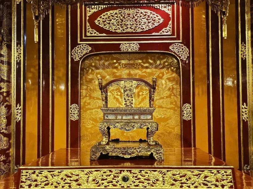 Trưng cầu giám định tâm thần đối tượng ngồi lên ngai vàng ở Điện Thái Hòa