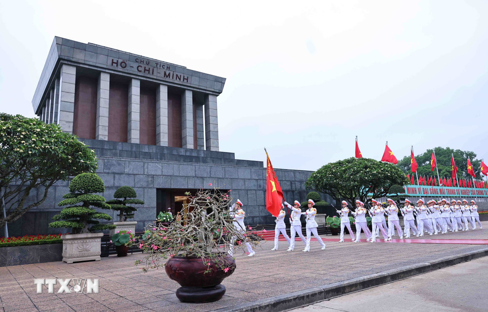 Lễ chào cờ đặc biệt kỷ niệm 135 năm Ngày sinh Chủ tịch Hồ Chí Minh