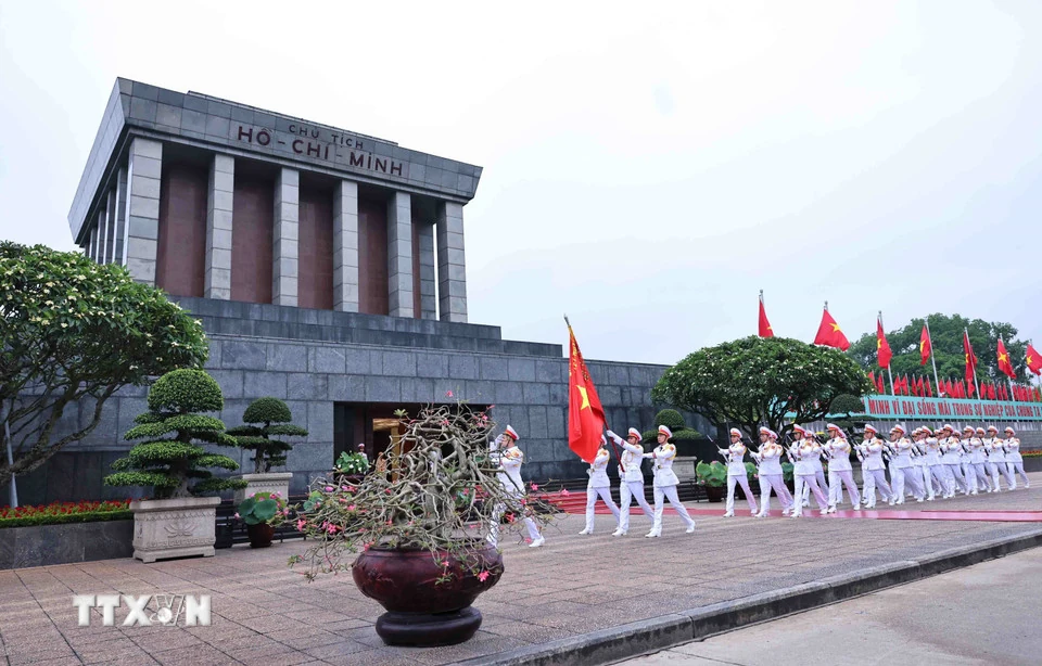 Lễ chào cờ đặc biệt kỷ niệm 135 năm Ngày sinh Chủ tịch Hồ Chí Minh