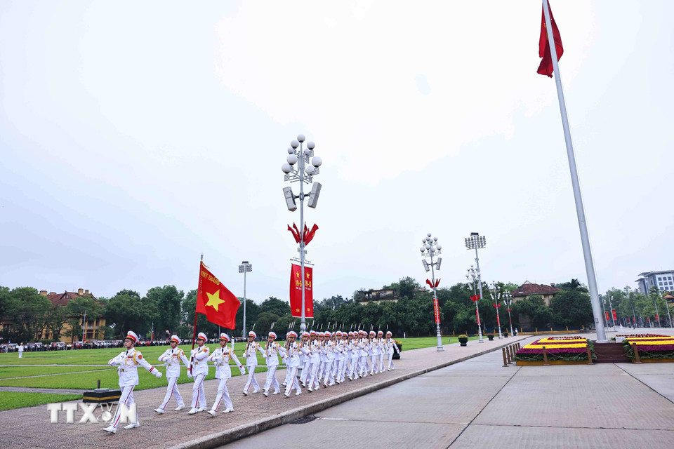 Lễ chào cờ đặc biệt kỷ niệm 135 năm Ngày sinh Chủ tịch Hồ Chí Minh