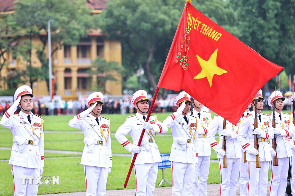 Lễ chào cờ đặc biệt kỷ niệm 135 năm Ngày sinh Chủ tịch Hồ Chí Minh