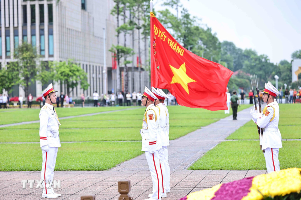 Lễ chào cờ đặc biệt kỷ niệm 135 năm Ngày sinh Chủ tịch Hồ Chí Minh