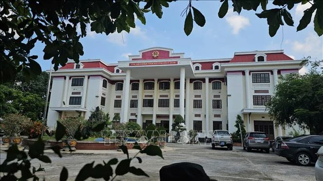 Tuyên phạt bị cáo Lê Tùng link vào m88 bhki mức án 3 năm tù về tội loạn luân