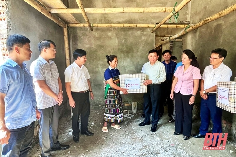Huyện Quan Sơn cần bố trí cán bộ, công chức đảm bảo đúng người, đúng việc để phát huy được năng lực, sở trường của cán bộ