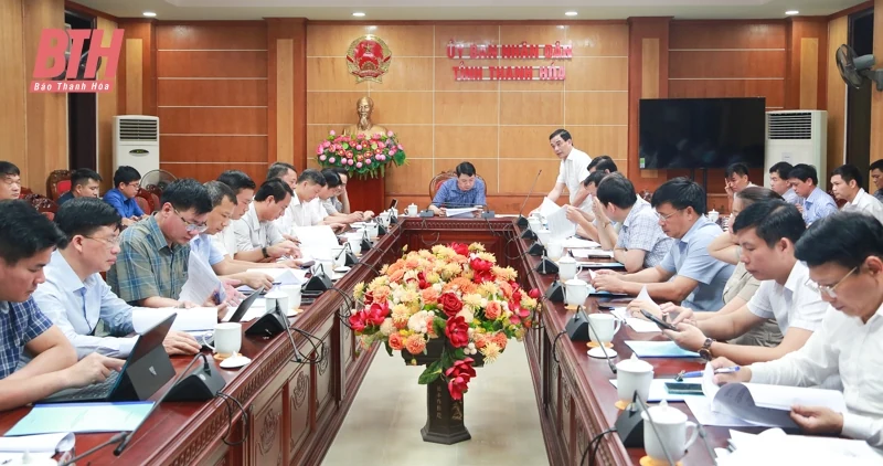 Phó Chủ tịch UBND dang nhap m88 Lê Đức Giang nghe báo cáo một số nội dung của ngành Nông nghiệp và Môi trường
