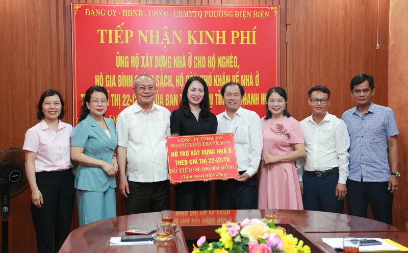 Tiếp nhận kinh phí hỗ trợ xây dựng 2 căn nhà ở cho hộ nghèo theo Chỉ thị 22 