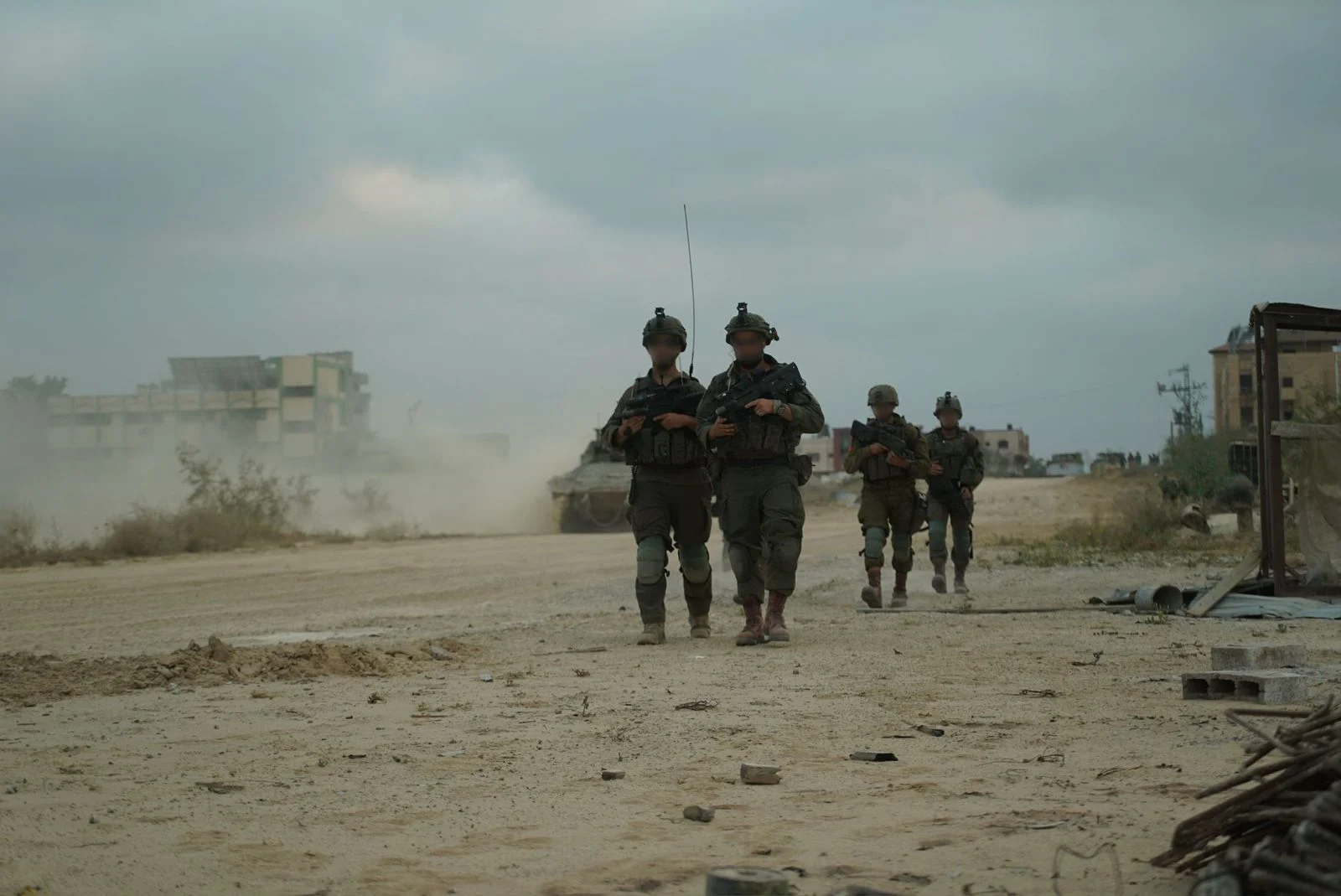 Israel triển khai bộ binh thường trực và lữ đoàn thiết giáp đến Gaza