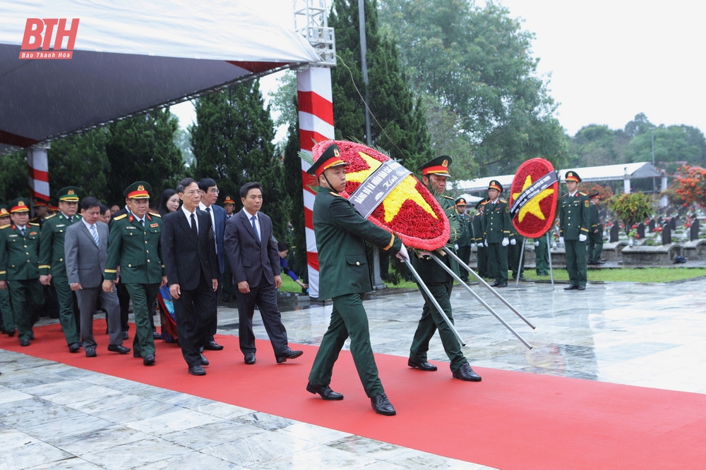 Truy điệu hài cốt liệt sĩ quân tình nguyện và chuyên gia Việt Nam hy sinh tại Lào về an nghỉ tại Nghĩa trang Liệt sĩ Quốc tế Đồng Tâm