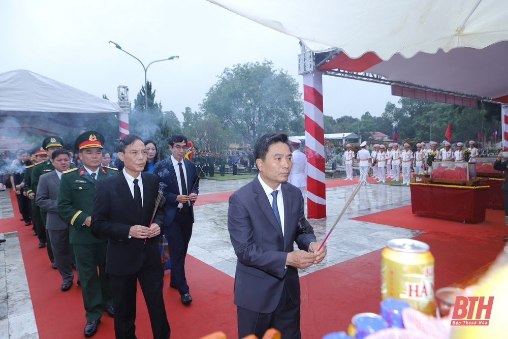 Truy điệu hài cốt liệt sĩ quân tình nguyện và chuyên gia Việt Nam hy sinh tại Lào về an nghỉ tại Nghĩa trang Liệt sĩ Quốc tế Đồng Tâm