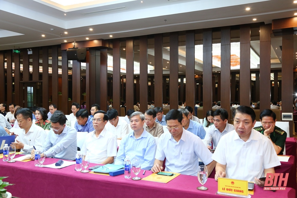 Lấy ý kiến về dự thảo Nghị quyết sửa đổi, bổ sung một số điều của Hiến pháp năm 2013