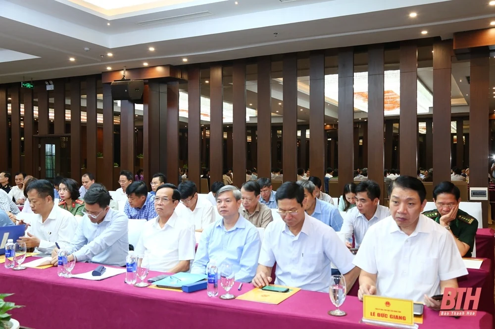Lấy ý kiến về dự thảo Nghị quyết sửa đổi, bổ sung một số điều của Hiến pháp năm 2013