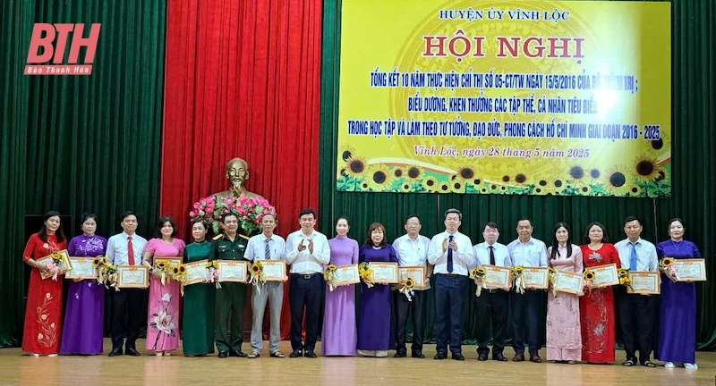 Vĩnh Lộc tổng kết 10 năm thực hiện Chỉ thị 05 của Bộ Chính trị