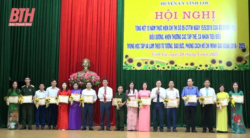 Vĩnh Lộc tổng kết 10 năm thực hiện Chỉ thị 05 của Bộ Chính trị