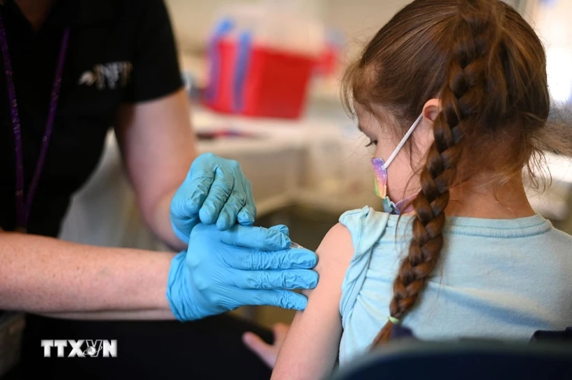 CDC Mỹ bỏ khuyến cáo tiêm vaccine ngừa COVID-19 với trẻ em và thai phụ khỏe mạnh