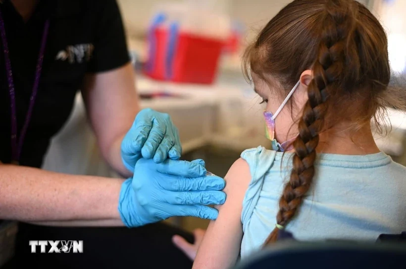 CDC Mỹ bỏ khuyến cáo tiêm vaccine ngừa COVID-19 với trẻ em và thai phụ khỏe mạnh
