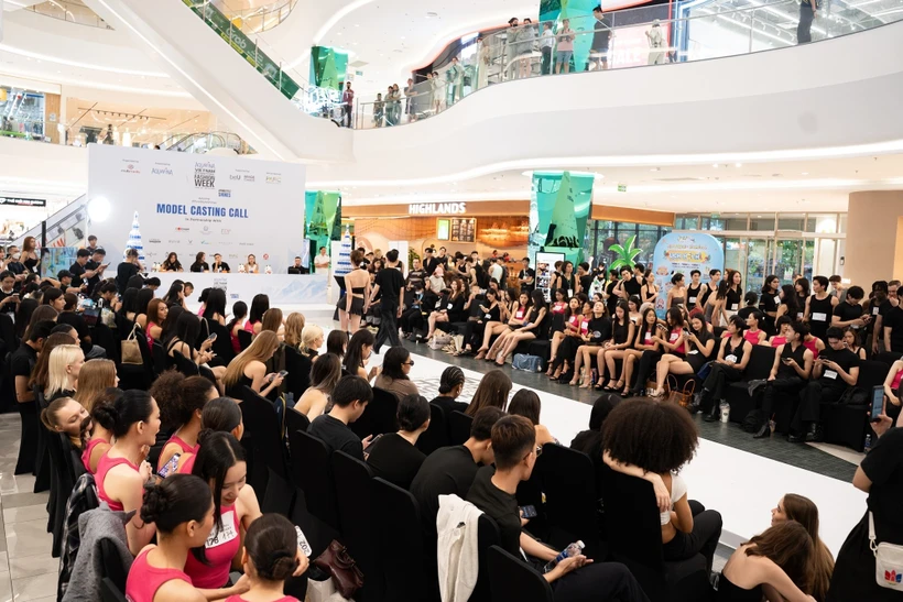 Hơn 1.000 người mẫu đổ bộ casting cho Vietnam International Fashion Week 2025