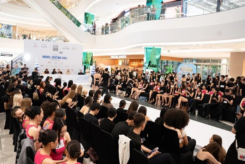 Hơn 1.000 người mẫu đổ bộ casting cho Vietnam International Fashion Week 2025