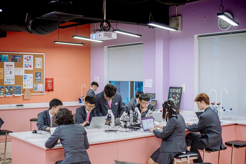 TH School Vinh: Lễ tốt nghiệp đầu tiên đánh dấu thành công mô hình giáo dục quốc tế tại Nghệ An