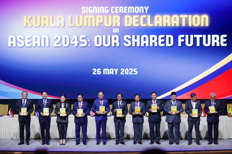 Thủ tướng cùng các nhà lãnh đạo ký Tuyên bố “ASEAN 2045: Tương lai chung của chúng ta”