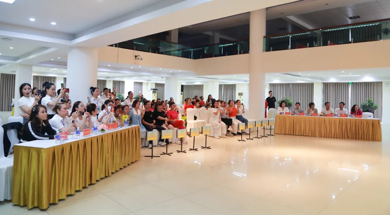 Hơn 100 VĐV tham gia Giải Yoga các CLB Yoga tỉnh Thanh Hóa mở rộng