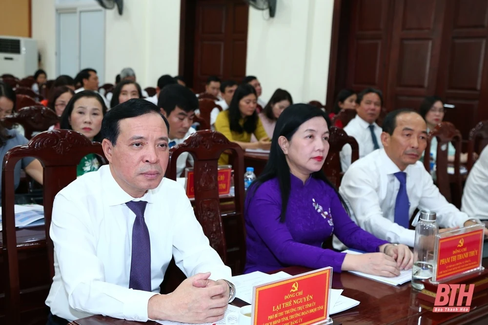 Gắn kết chặt chẽ việc học tập và làm theo tư tưởng, đạo đức, phong cách của Bác với các phong trào thi đua yêu nước trên tất cả các ngành, lĩnh vực