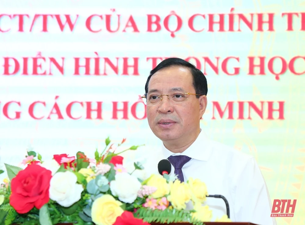 Gắn kết chặt chẽ việc học tập và làm theo tư tưởng, đạo đức, phong cách của Bác với các phong trào thi đua yêu nước trên tất cả các ngành, lĩnh vực