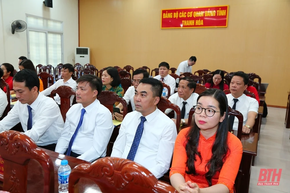 Gắn kết chặt chẽ việc học tập và làm theo tư tưởng, đạo đức, phong cách của Bác với các phong trào thi đua yêu nước trên tất cả các ngành, lĩnh vực
