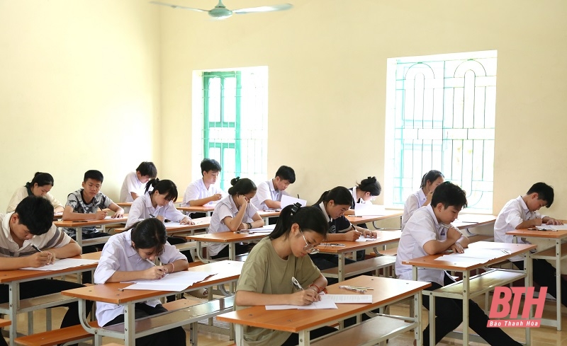 Ngày thi đầu tiên Kỳ thi tuyển sinh vào lớp 10 THPT công lập năm học 2025-2026 diễn ra an toàn