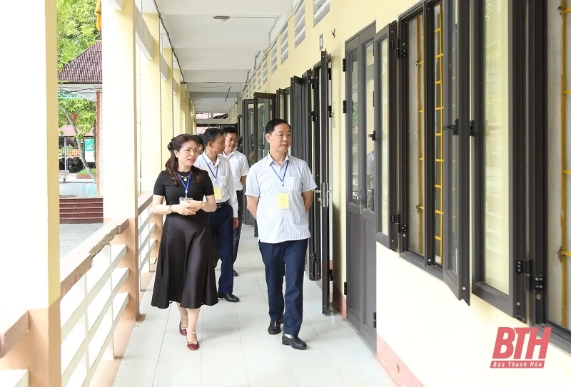 Kỷ luật phòng thi tiếp tục được siết chặt trong buổi thi môn Toán