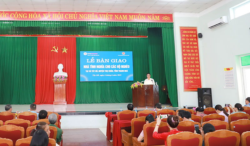 Công ty Nhiệt điện Nghi cá cược bóng đá m88 trao tặng nhà tình nghĩa cho các hộ nghèo tại xã Tây Hồ (Thọ Xuân) 