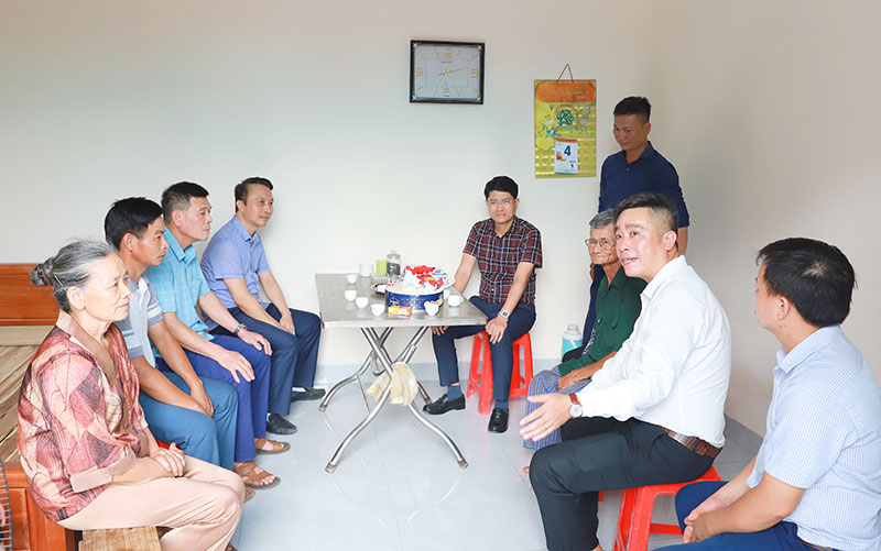 Công ty Nhiệt điện Nghi cá cược bóng đá m88 trao tặng nhà tình nghĩa cho các hộ nghèo tại xã Tây Hồ (Thọ Xuân) 