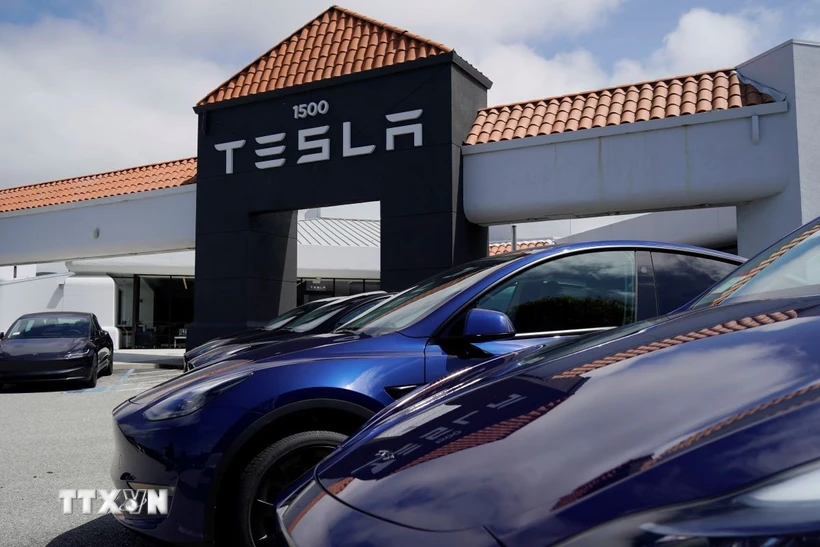 Tesla hứng đòn khi mối quan hệ giữa CEO với Tổng thống Trump rạn nứt