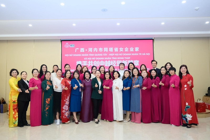 Tổng Giám đốc Dược phẩm Tâm Bình được Sở Công Thương Hà Nội khen thưởng