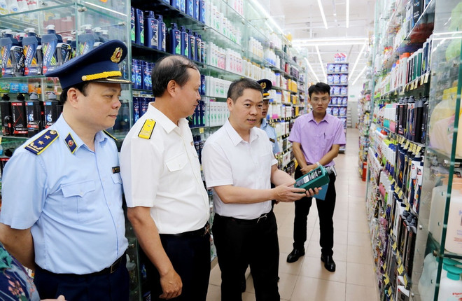 Thủ tướng yêu cầu tiếp tục đẩy mạnh cao điểm ngăn chặn buôn lậu, hàng giả
