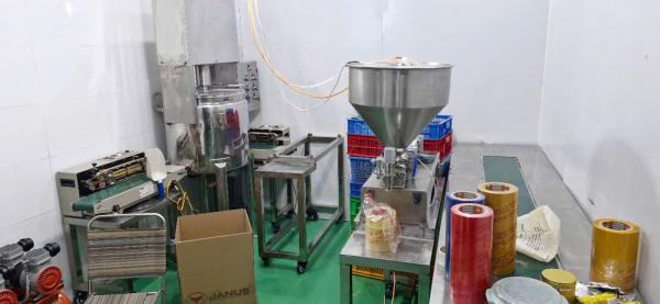 Phá đường dây sản xuất tiêu thụ mỹ phẩm giả bằng hóa chất quy mô lớn