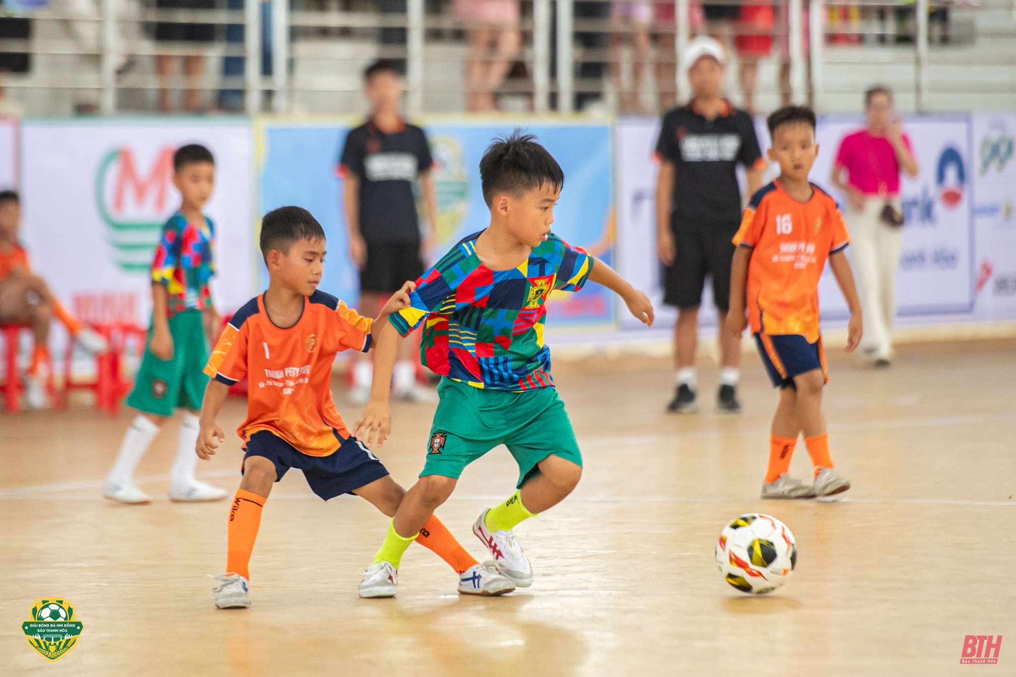 Hứa hẹn kịch tính và bùng nổ tại tứ kết lứa tuổi U8 giải Bóng đá Nhi đồng Báo Thanh Hoá lần thứ IV